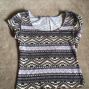 Printed crop top with vintage feel!